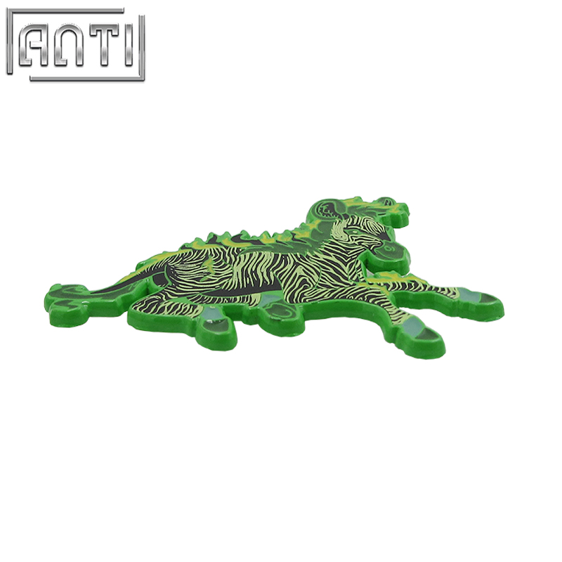 Wholesale Manufacturer cheap unique Cartoon shape green animal green dyed soft enamel Lapel Pin
