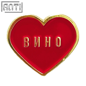 Bulk Red Heart Company Logo Pin Embossed Logo Art Excellent Design Soft Enamel Gold Metal Badge Make An Enamel Pin For Gift