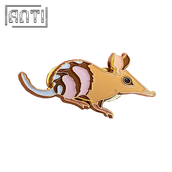 Fun Little Mouse Badge Smart Little Mouse Design Fashion Gold Metal Zinc Alloy Lapel Pin Wholesale Manufacturer