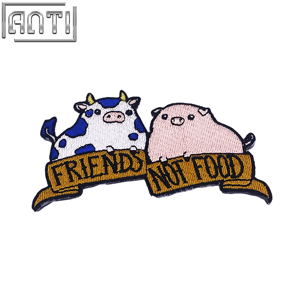 Custom Cute Animal Little Cow And Pig Patterns Embroidery Fashion Patches Cartoon Corporate Logo Embroidery Applique Designs