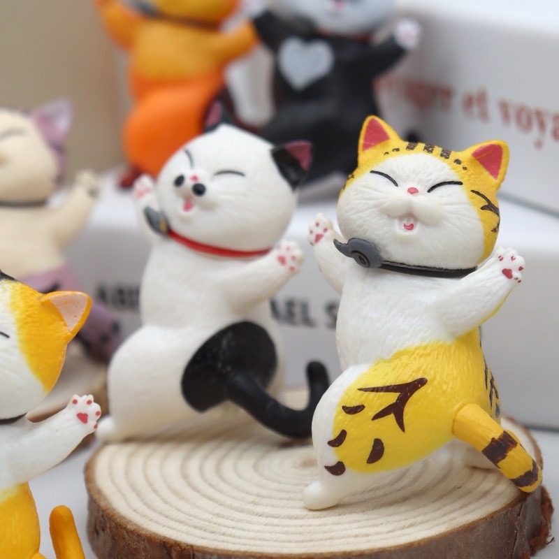 10 Solid PVC Turn To Applaud The Cat Garage Kit Animation Peripheral Cartoon Kitten Doll Car Decoration