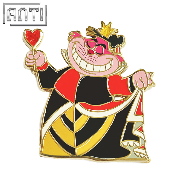 Personalized Cartoon Cute Pink Cat Lapel Pin Queen Of Hearts Dress Up Gold Metal Hard Enamel Alice In Wonderland Badge For Gift