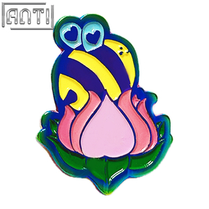 Producer Cute little yellow bee Pin High Quality Beautiful pink lotus Blue And Purple Rainbow Plate Soft Enamel Badge For Gift