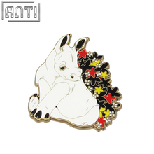 Hot Sale Cartoon Shape Cut White Rhinoceros A Lot of Flower Plate Nickel Zinc Alloy Hard Enamel Badge 