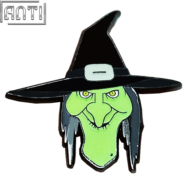 Vendor A Green-Faced Witch In a Black Hat Pin Strange Movie Cartoon Characters Soft Enamel Black Nickel Metal Badge For Gift